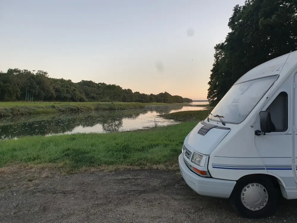 Le camping-car est stationné